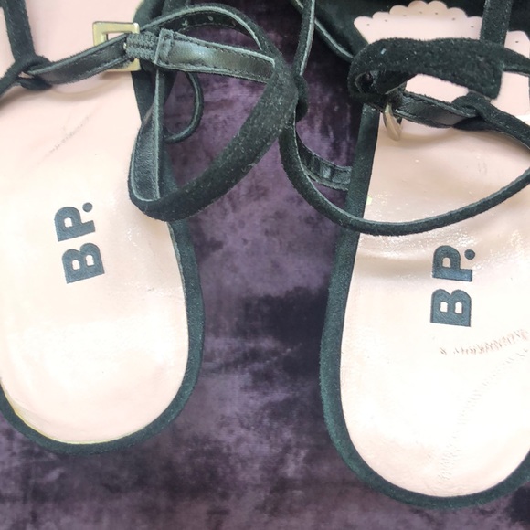 3/$20 - Black suede strappy slings back sandal - Picture 5 of 5